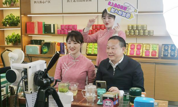 全国人大代表刘文新：自学直播带货 茶叶销量增长超100%