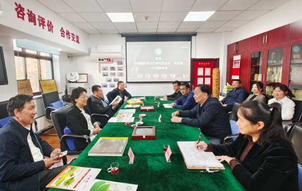 中国国际茶文化研究会会长乔传秀一行莅临我会
