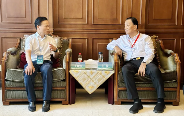 王庆会长与多位重点产茶县域领导会谈