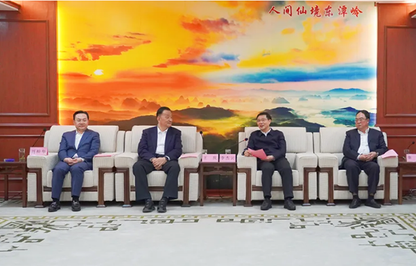 王庆会长与贺州市委书记李杰云进行会面