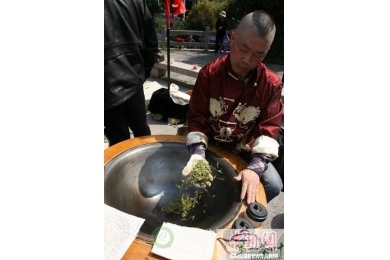 2013西湖龙井‘三王’赛在杭州西湖举行