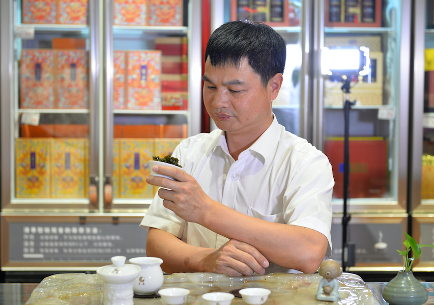 【国茶工匠﹒人物推选】——制茶大师第四批候选人介绍（乌龙茶类）王启灿