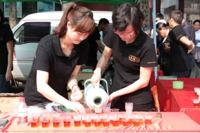 2013年赤壁市全民饮茶日活动举行(图)